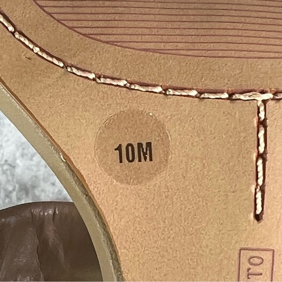 VINCE CAMUTO ASLEE Leather Heeled Sandals - Picture 9 of 10